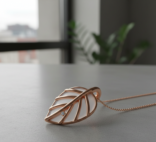 Chic Leaf Pendant